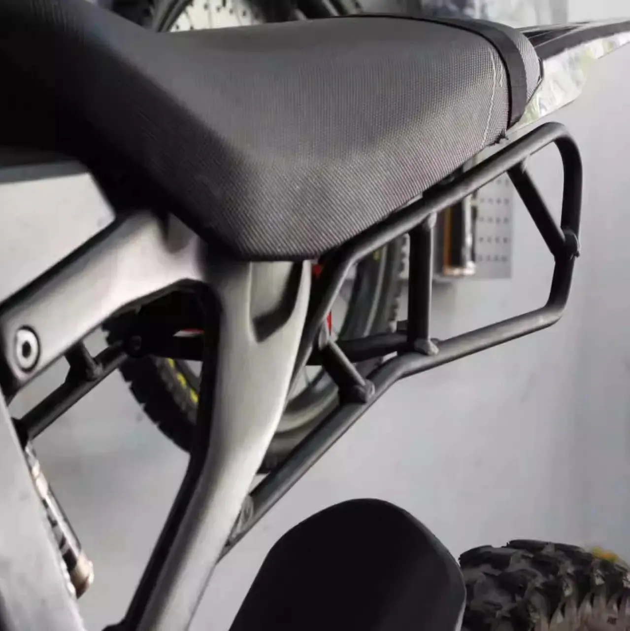 SurRonshop Saddle Luggage Mount - Image 3