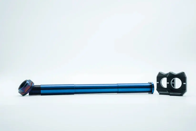 Ultra Bee EBMX Competition Axle & Axle Blocks - Image 2