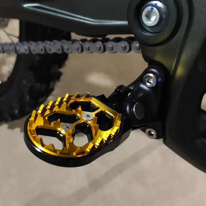 Ultra Bee Reinforced Foot Pegs - Image 2