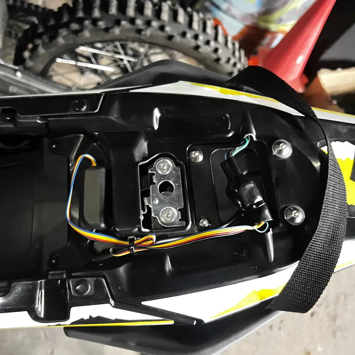 Ultra Bee Tail Light - Image 5